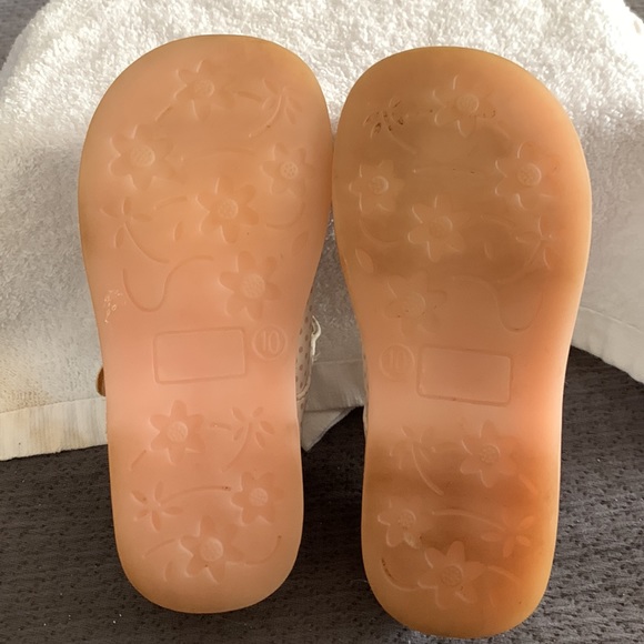 Emma’s Garden white and pink shoes - Picture 3 of 4